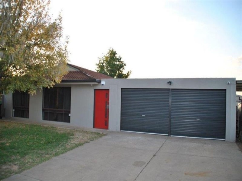 8 Naretha Street, Glenfield Park NSW 2650