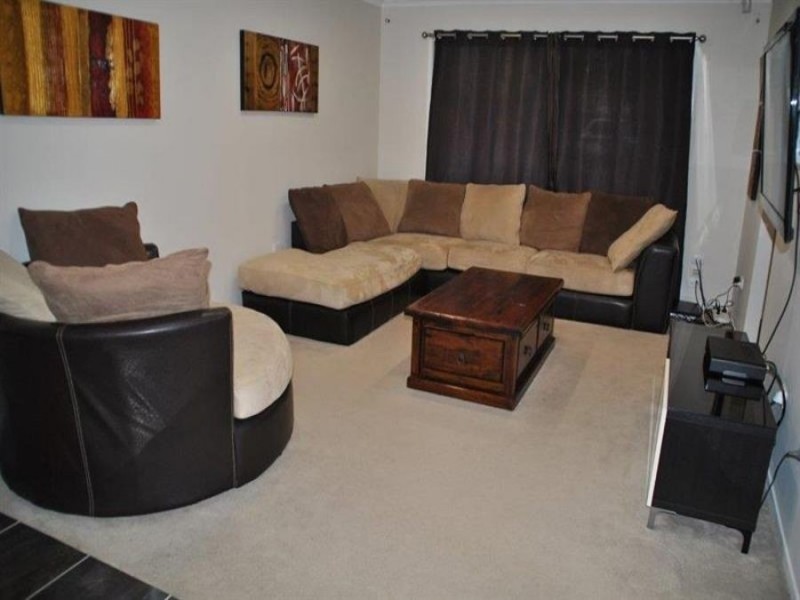 8 Naretha Street, Glenfield Park NSW 2650