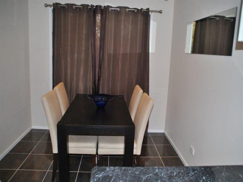 8 Naretha Street, Glenfield Park NSW 2650