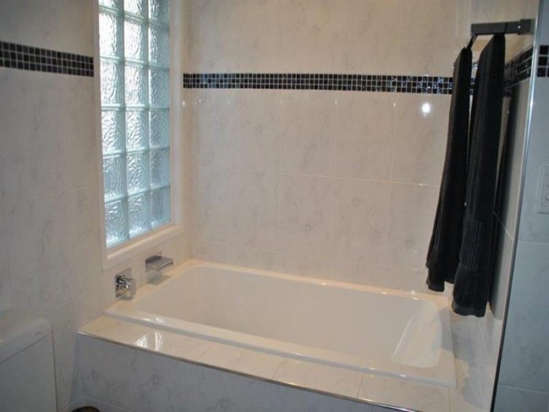 8 Naretha Street, Glenfield Park NSW 2650