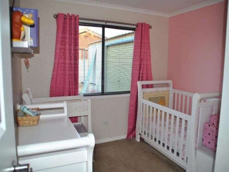 8 Naretha Street, Glenfield Park NSW 2650