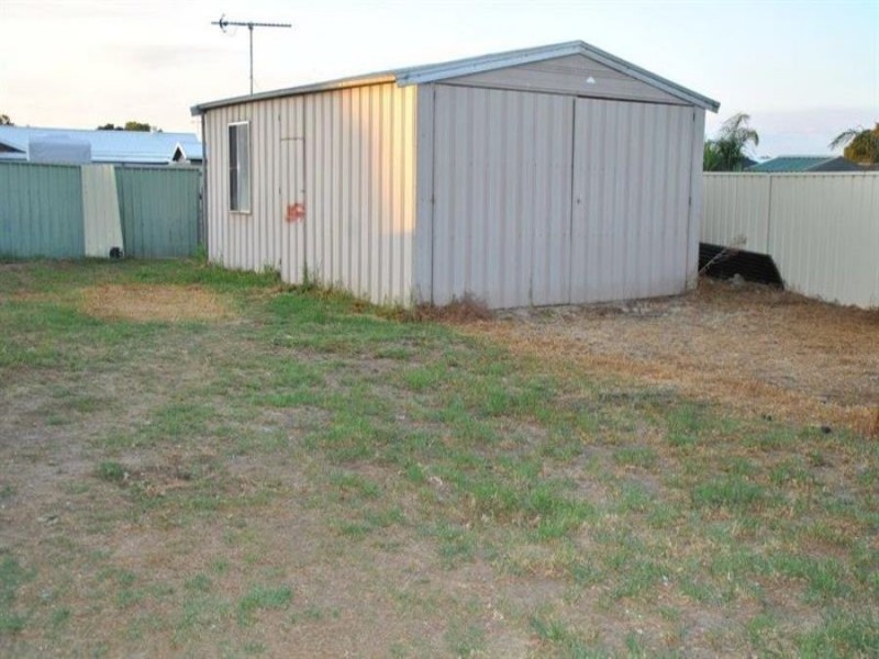 8 Naretha Street, Glenfield Park NSW 2650