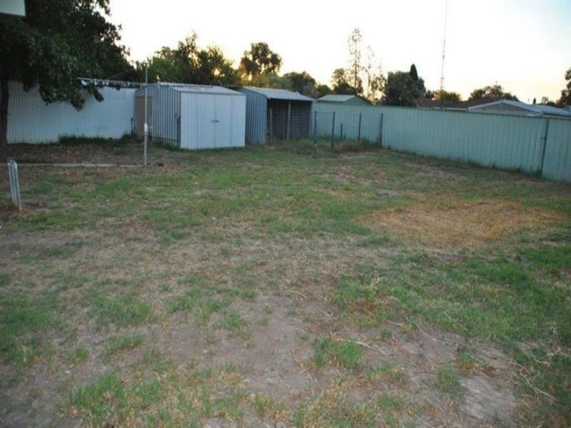 8 Naretha Street, Glenfield Park NSW 2650