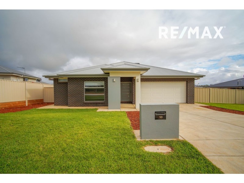 10 Devon Crescent, Gobbagombalin NSW 2650
