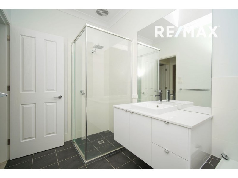 10 Devon Crescent, Gobbagombalin NSW 2650