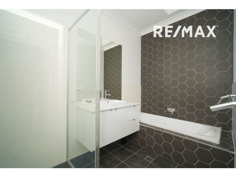 10 Devon Crescent, Gobbagombalin NSW 2650