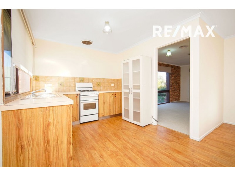 52 Pinaroo Drive, Glenfield Park NSW 2650
