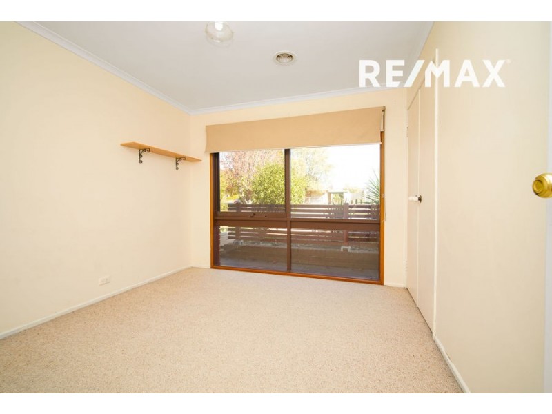 52 Pinaroo Drive, Glenfield Park NSW 2650