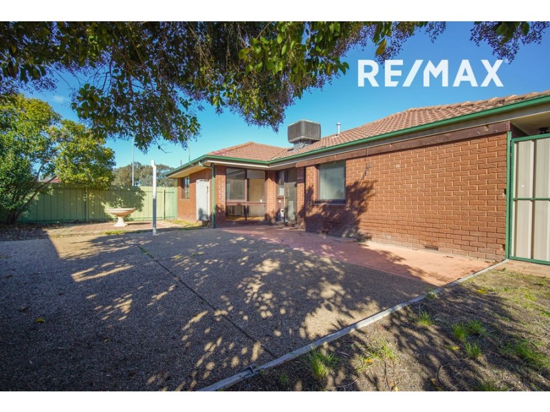 52 Pinaroo Drive, Glenfield Park NSW 2650