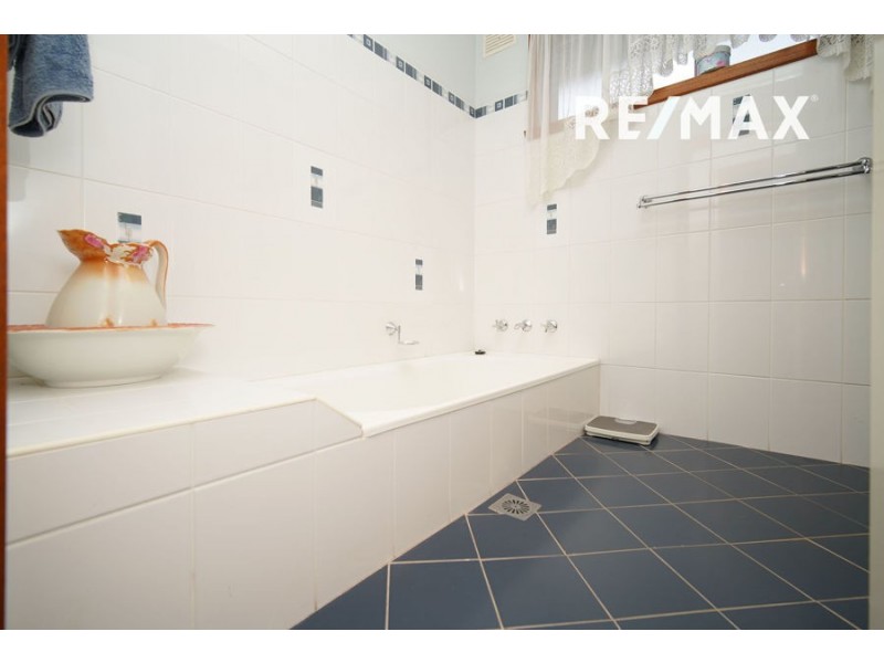 4 Awaba Avenue, Tolland NSW 2650