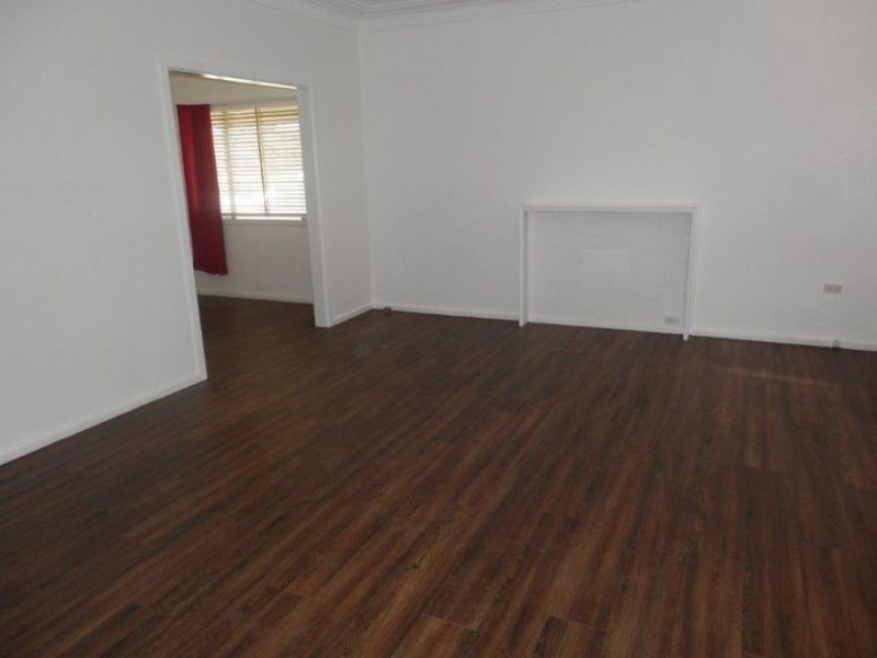 23 Manoora Avenue, Mount Austin NSW 2650