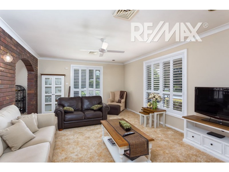 2 Balmoral Crescent, Lake Albert NSW 2650