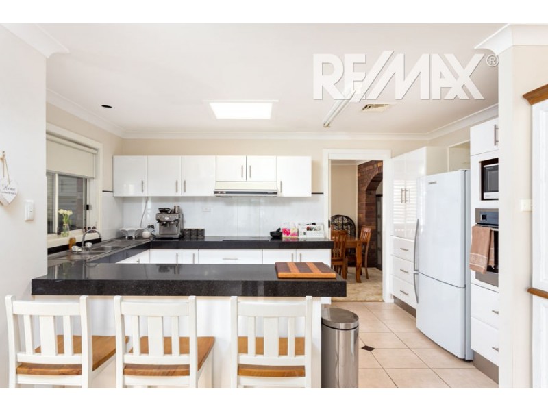 2 Balmoral Crescent, Lake Albert NSW 2650