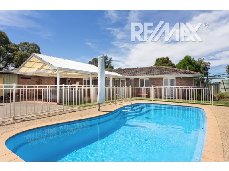 2 Balmoral Crescent, Lake Albert NSW 2650
