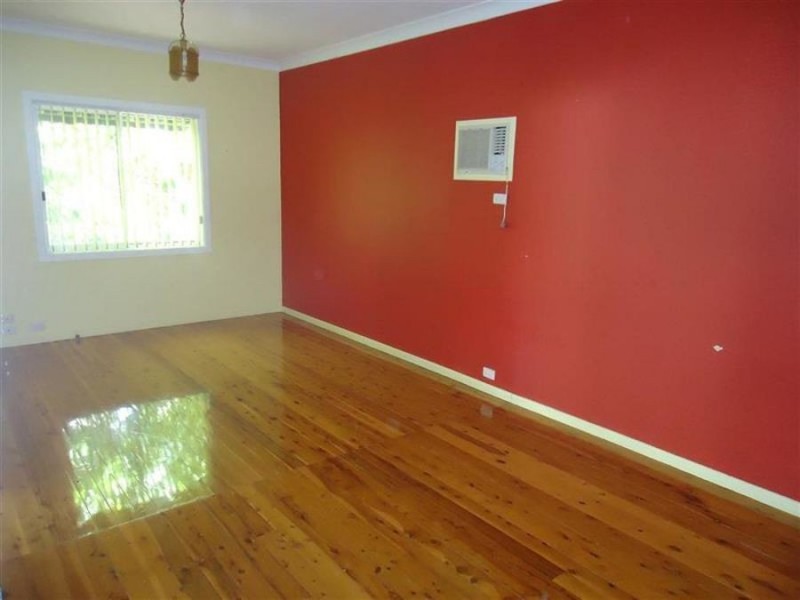 4 Waranga Avenue, Mount Austin NSW 2650