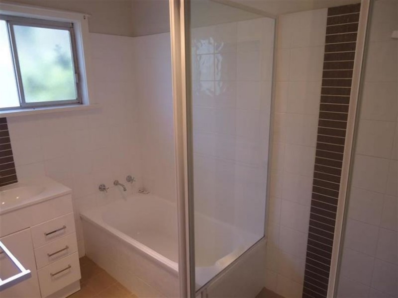 4 Waranga Avenue, Mount Austin NSW 2650