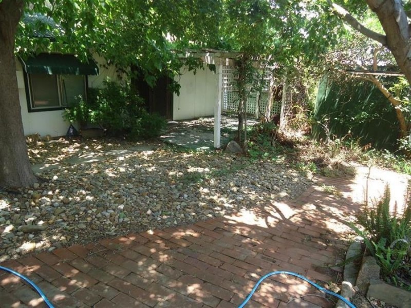 4 Waranga Avenue, Mount Austin NSW 2650