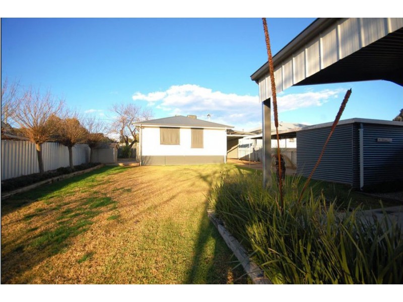 2 Hunter Street, Mount Austin NSW 2650