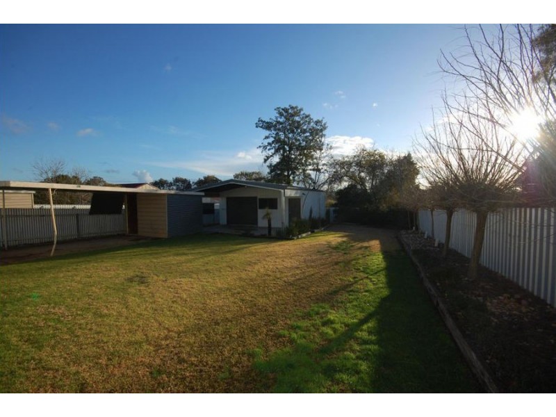 2 Hunter Street, Mount Austin NSW 2650
