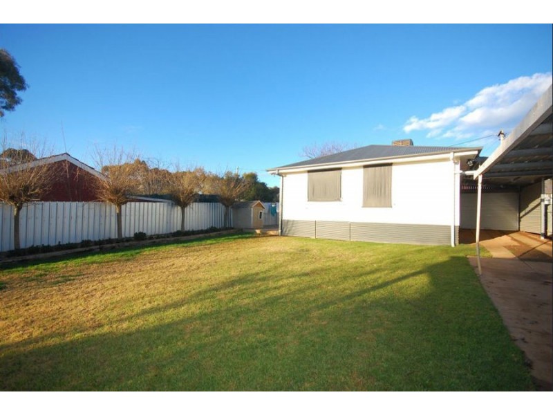 2 Hunter Street, Mount Austin NSW 2650