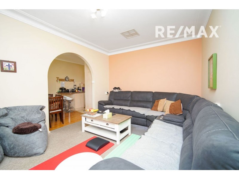 2 Waratah Street, Kooringal NSW 2650