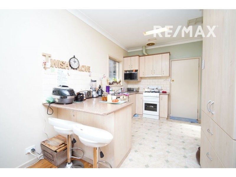 2 Waratah Street, Kooringal NSW 2650