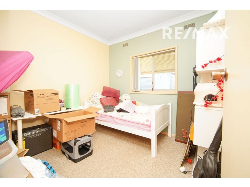 2 Waratah Street, Kooringal NSW 2650