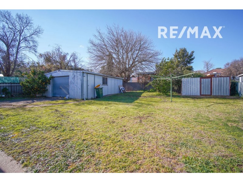 2 Waratah Street, Kooringal NSW 2650