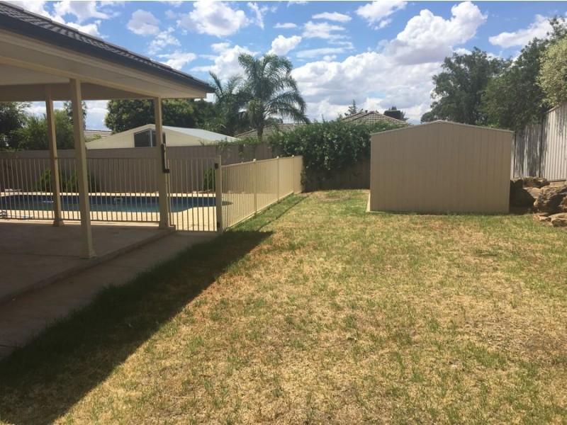 11 Werribee Road, Bourkelands NSW 2650