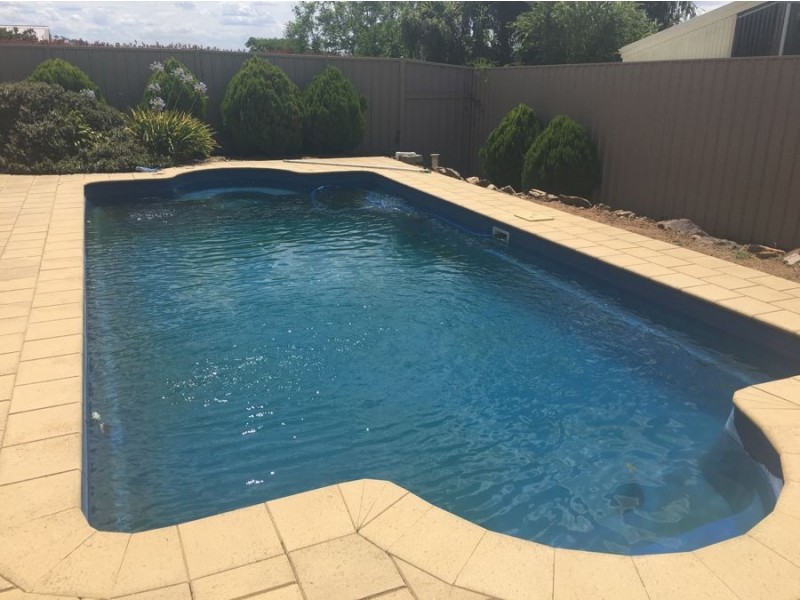 11 Werribee Road, Bourkelands NSW 2650