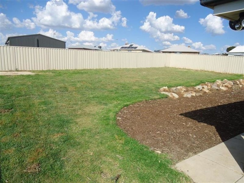 91 Barmedman Avenue, Gobbagombalin NSW 2650