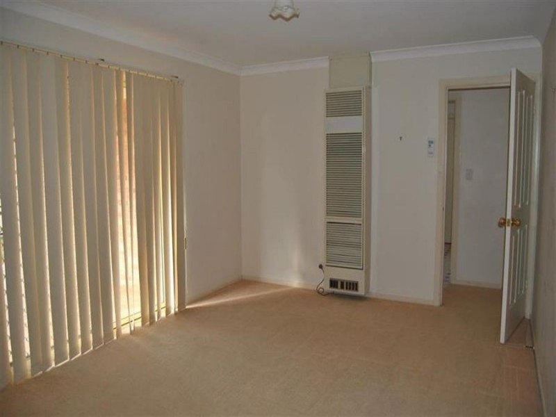 6 Titanga Place, Bourkelands NSW 2650