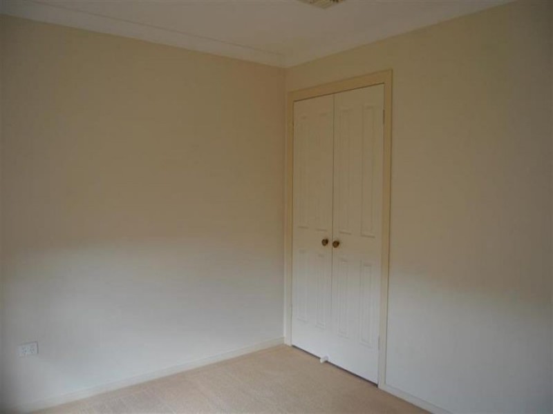 6 Titanga Place, Bourkelands NSW 2650