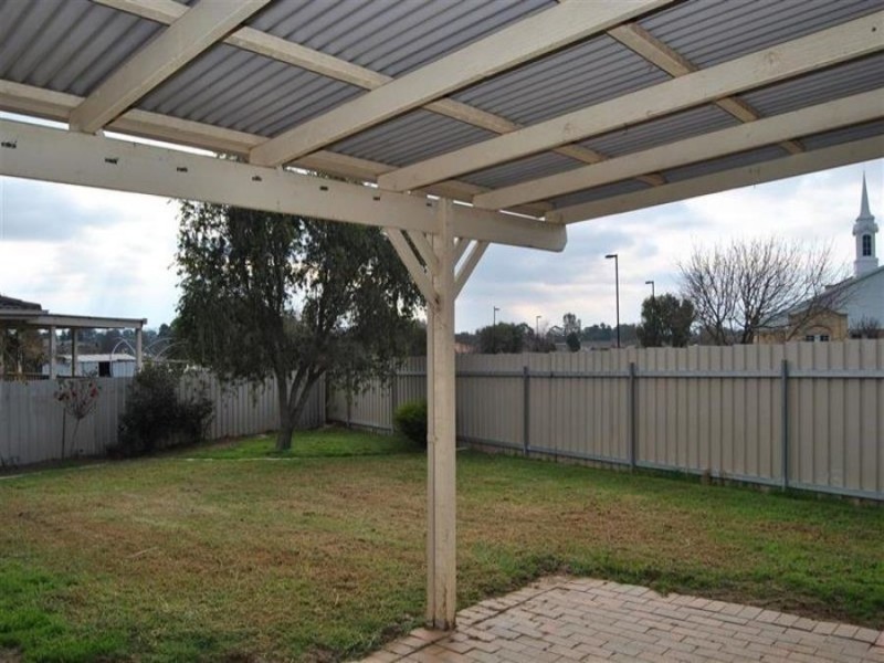 6 Titanga Place, Bourkelands NSW 2650