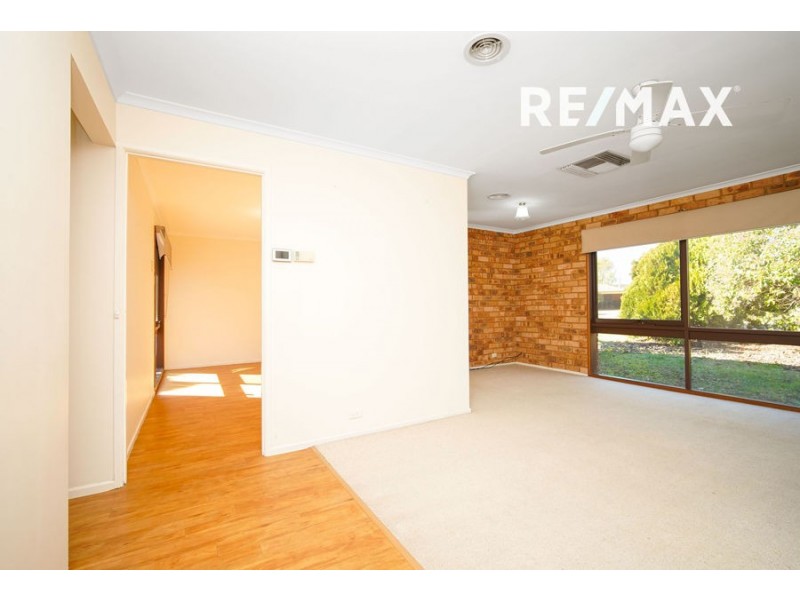 52 Pinaroo Drive, Glenfield Park NSW 2650