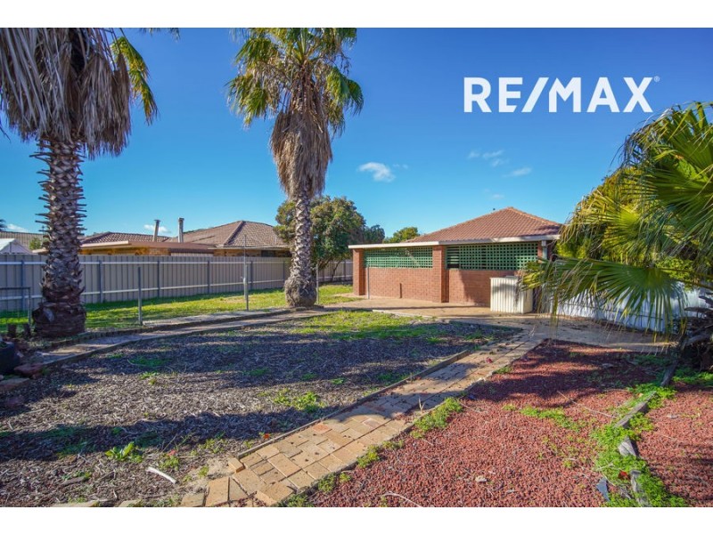 52 Pinaroo Drive, Glenfield Park NSW 2650