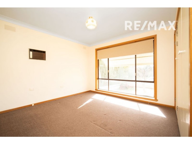8 Charleville Road, Turvey Park NSW 2650