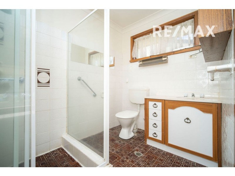 8 Charleville Road, Turvey Park NSW 2650