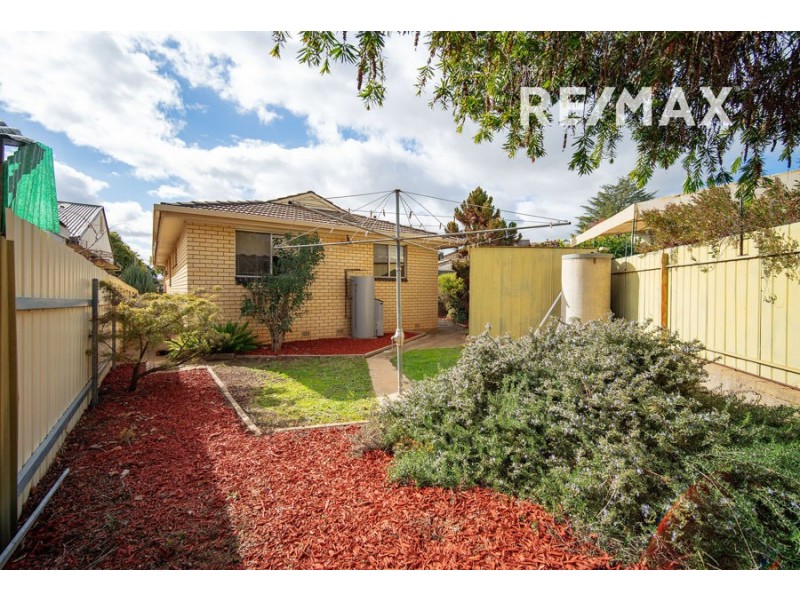 8 Charleville Road, Turvey Park NSW 2650