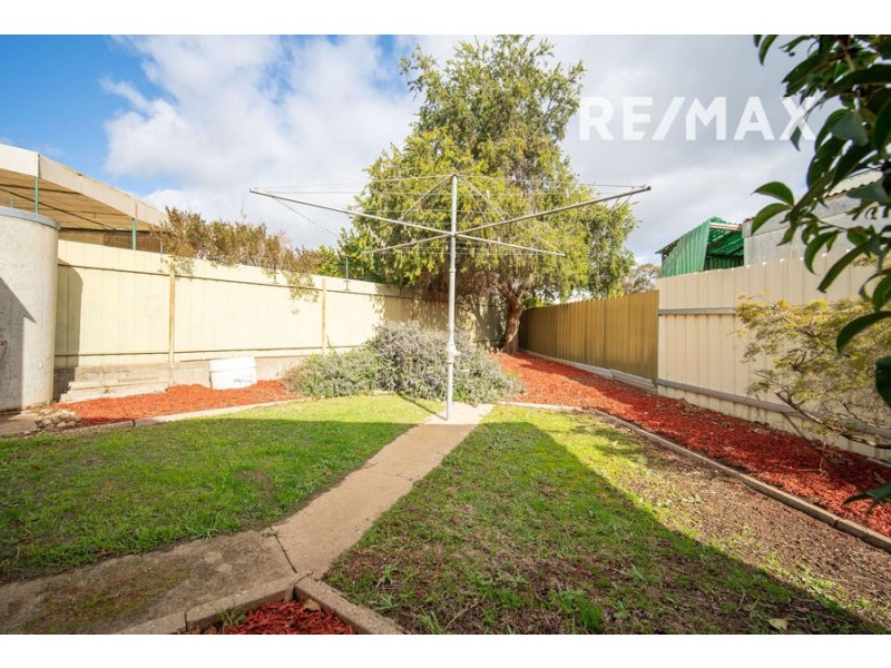 8 Charleville Road, Turvey Park NSW 2650