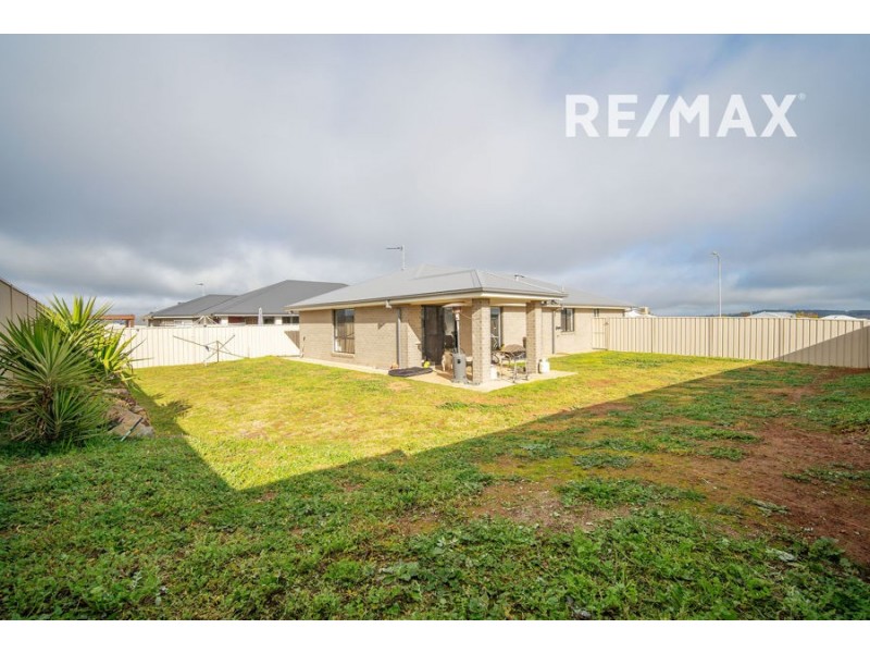 57 Barmedman Avenue, Gobbagombalin NSW 2650