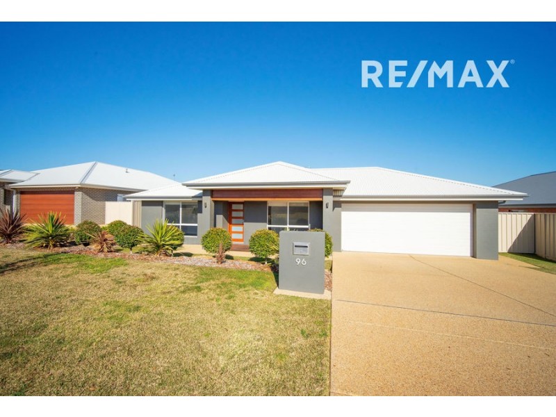 96 Barmedman Avenue, Gobbagombalin NSW 2650