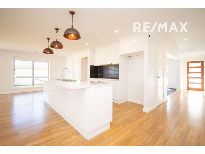 96 Barmedman Avenue, Gobbagombalin NSW 2650