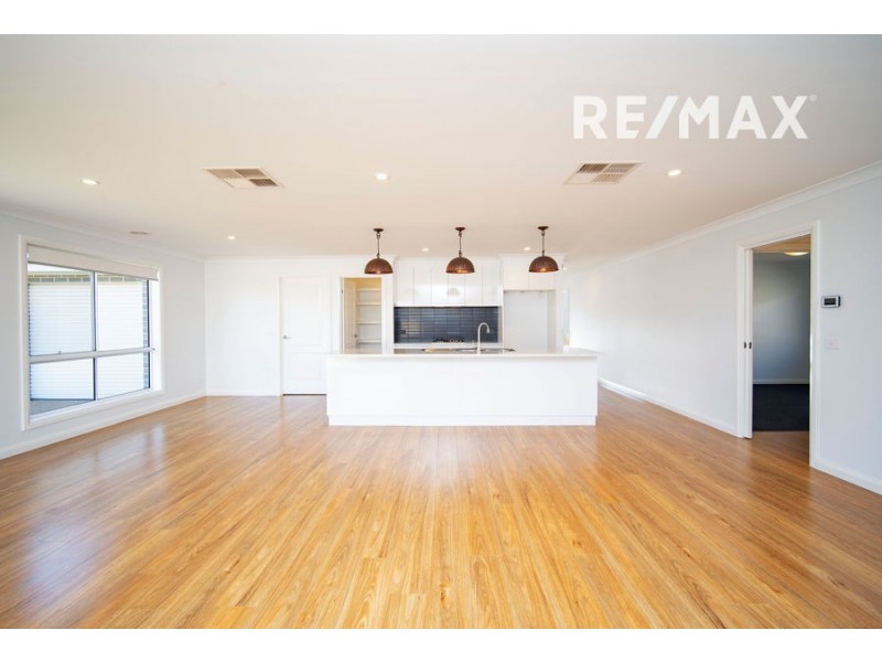 96 Barmedman Avenue, Gobbagombalin NSW 2650