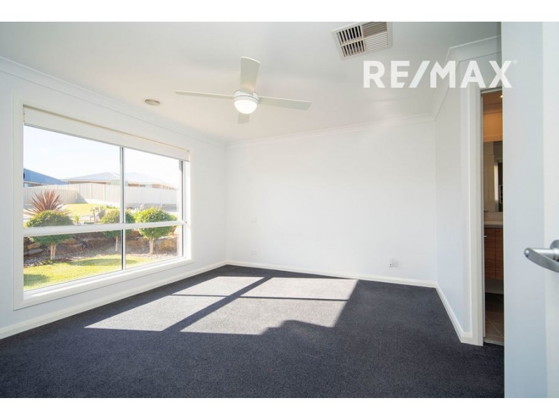 96 Barmedman Avenue, Gobbagombalin NSW 2650