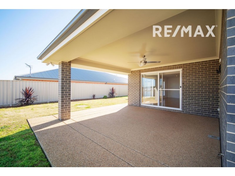 96 Barmedman Avenue, Gobbagombalin NSW 2650