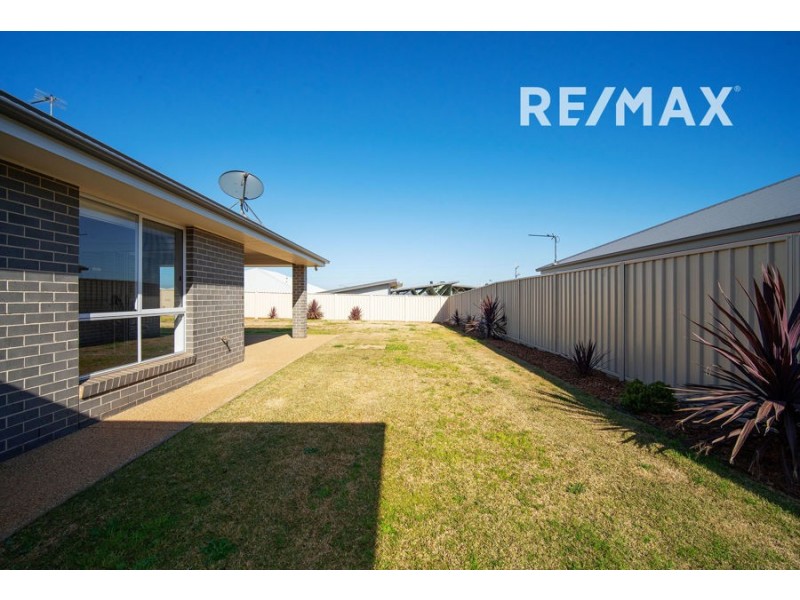 96 Barmedman Avenue, Gobbagombalin NSW 2650