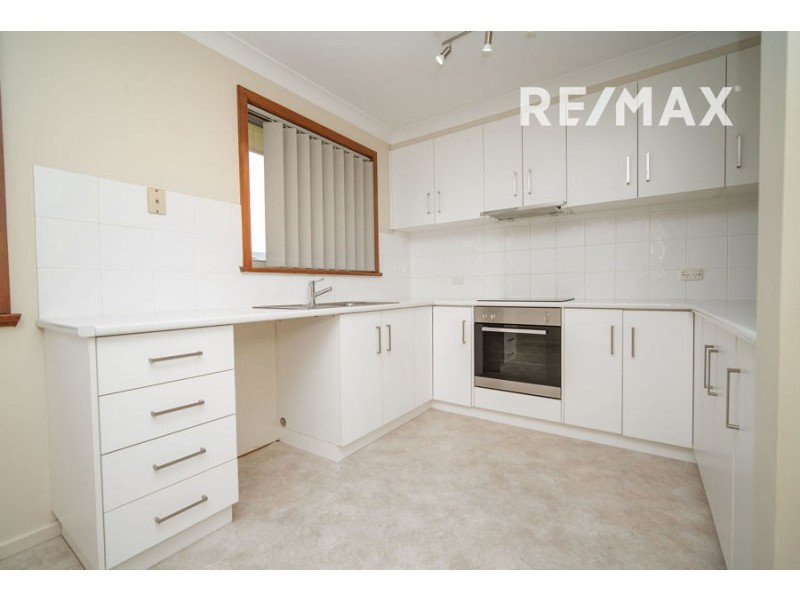 2 Huron Crescent, Lake Albert NSW 2650