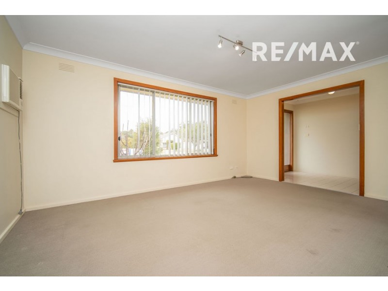 2 Huron Crescent, Lake Albert NSW 2650