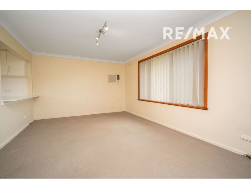 2 Huron Crescent, Lake Albert NSW 2650